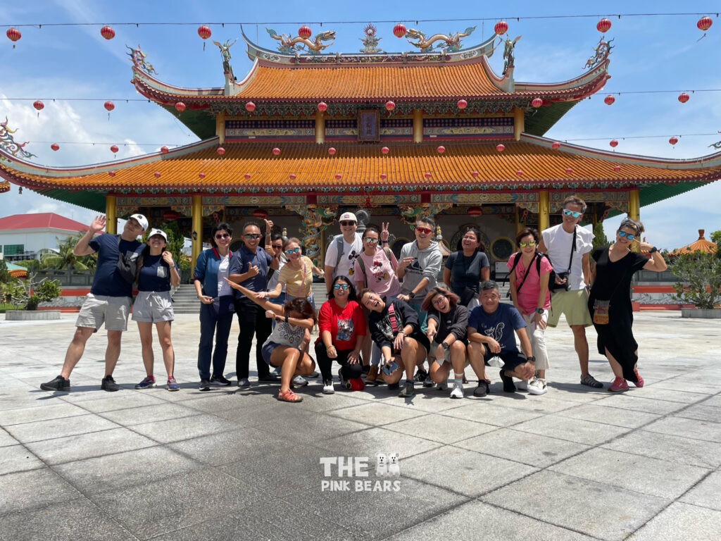 Group photo in front of the temple