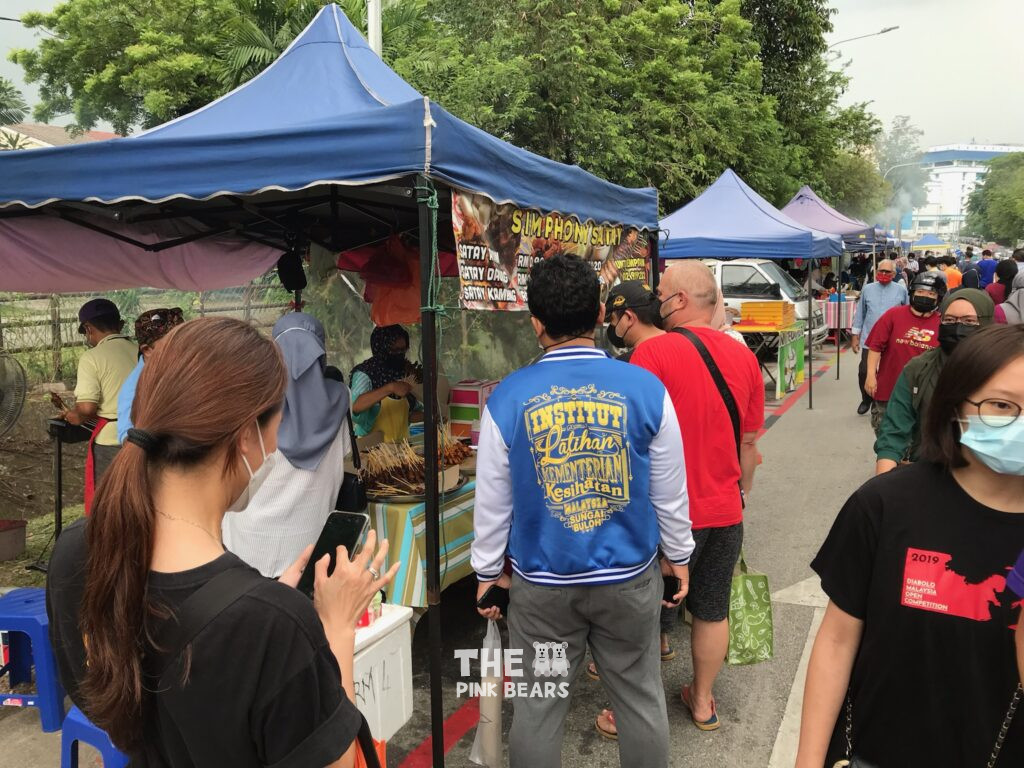 le wife queueing for her turn